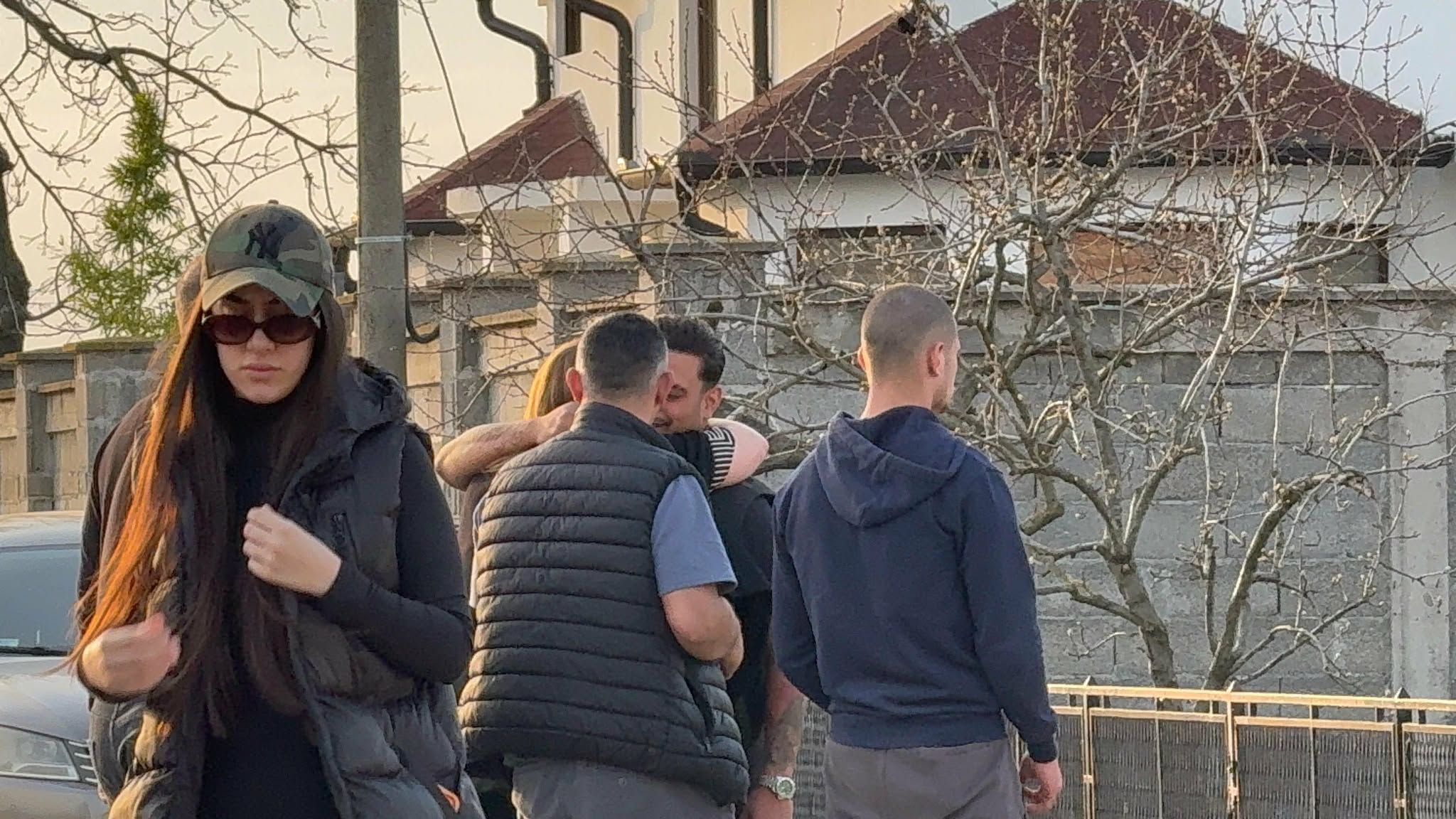 Pevačicu dugo nismo videli u javnosti, stigla u dom Darka Lazića: Estrada uz njega, evo ko ga je danas posetio