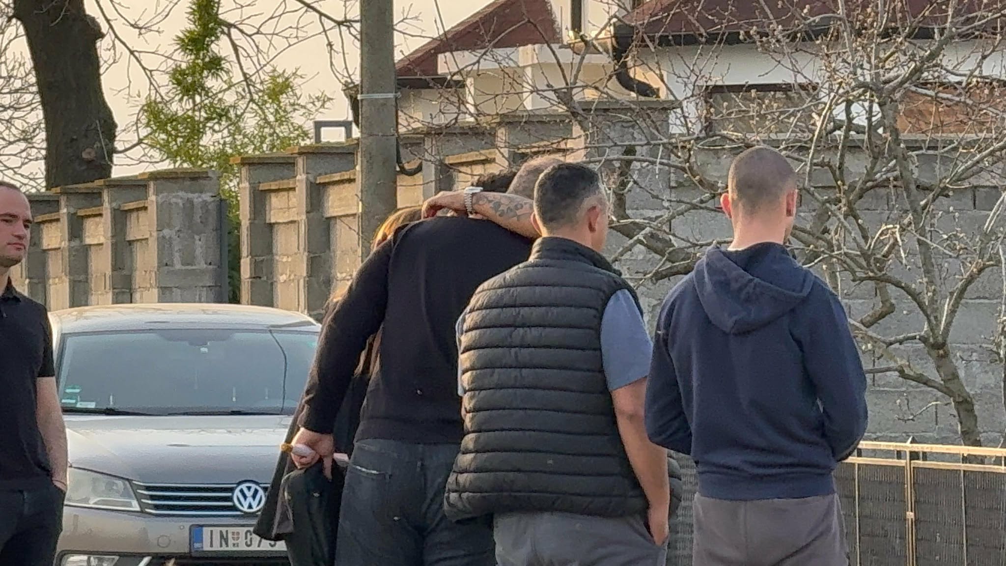 Pevačicu dugo nismo videli u javnosti, stigla u dom Darka Lazića: Estrada uz njega, evo ko ga je danas posetio