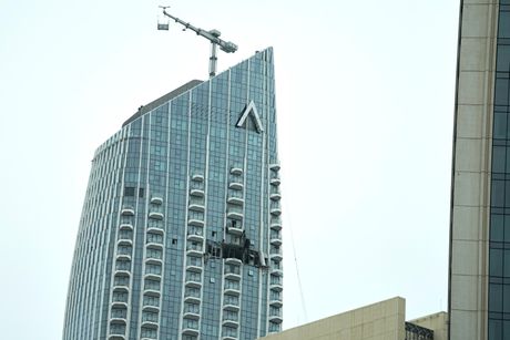 Dubai, oštećen hotel u napadu dronom