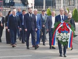 VLADA VENCI ĐINĐIĆ MACUT