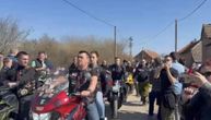 Bajkeri stigli u Brestač, scena da se naježiš! Tužnoj koloni nema kraja: Na ovaj način ispraćaju Dragana
