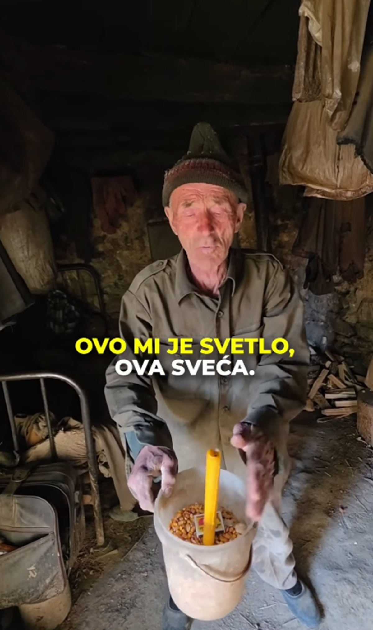 Miroslav s bratom 33 godine živi pod zemljom: Spavaju u jednom krevetu jer drugog nema, svetlo im je ova sveća