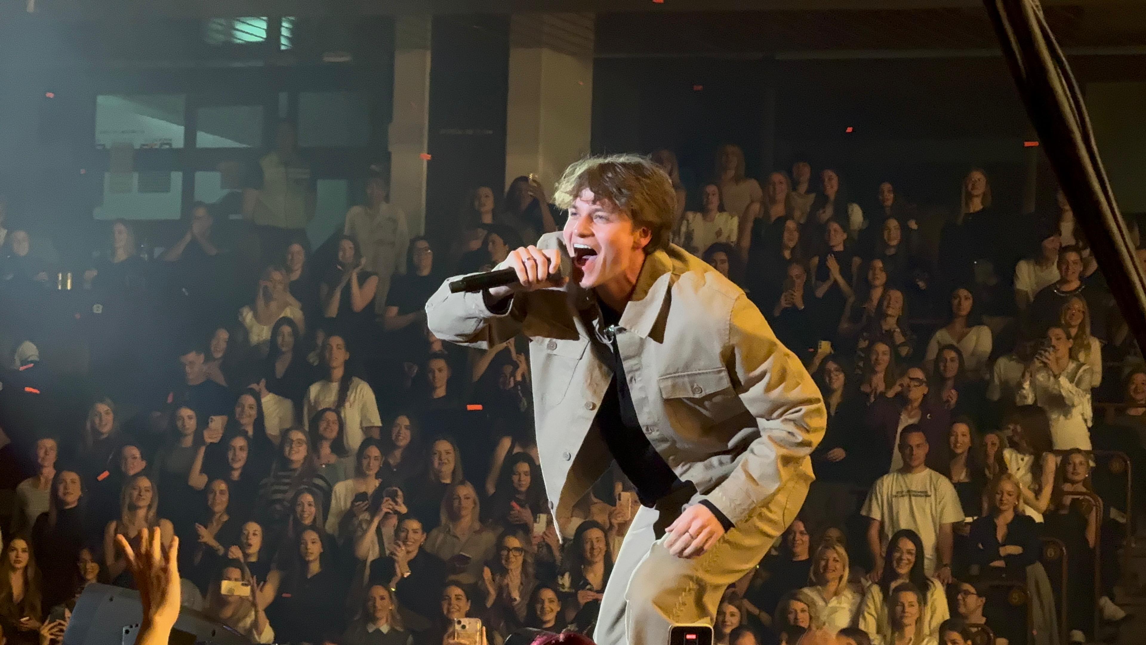 Jakov će ostati bez teksta kad je vidi! U Beograd stigla lepa Hrvatica, sa Jozinovićem povezana od detinjstva