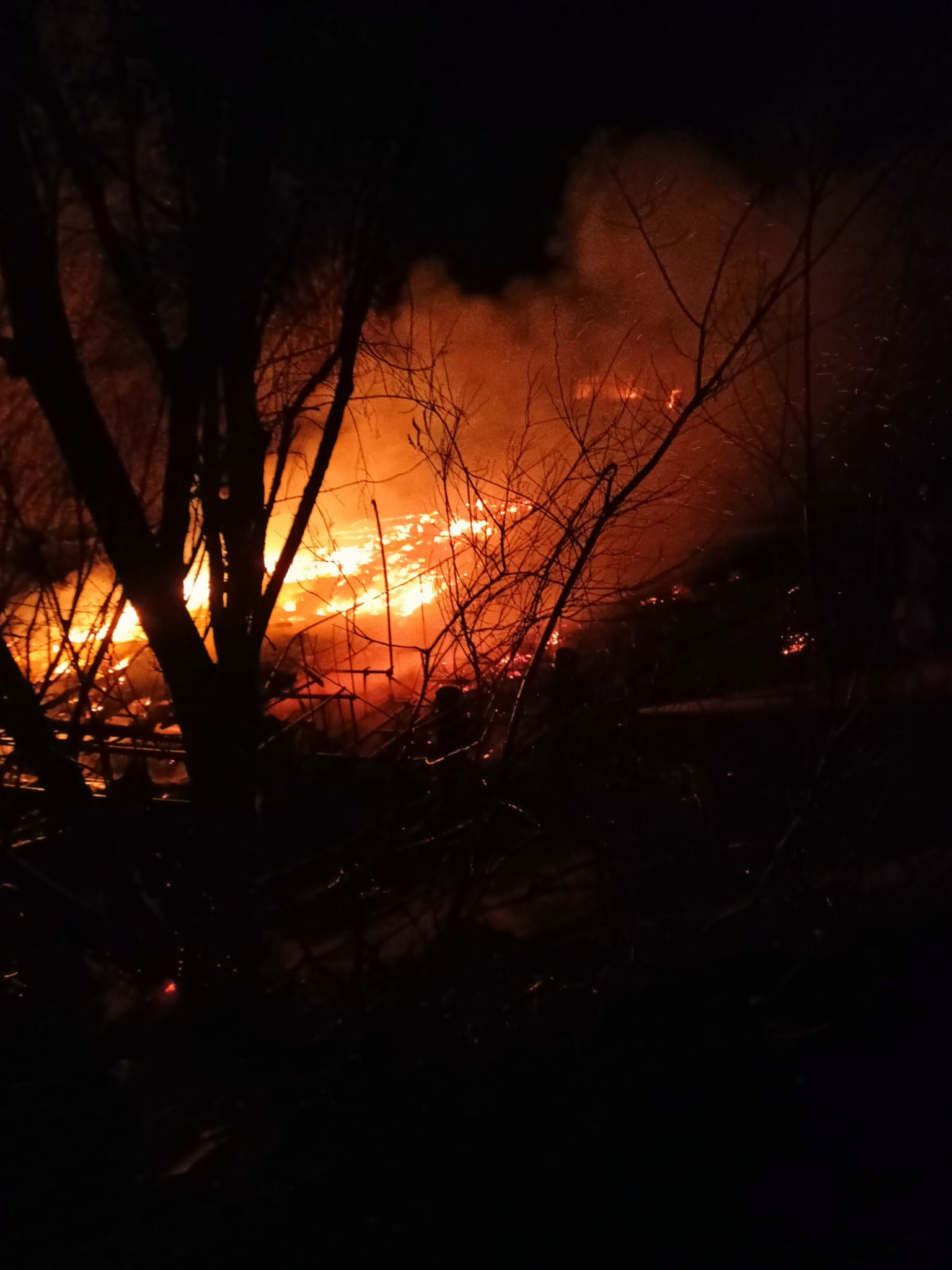 Veliki požar na gradskoj deponiji uz magistralni put Trebinje - Herceg Novi