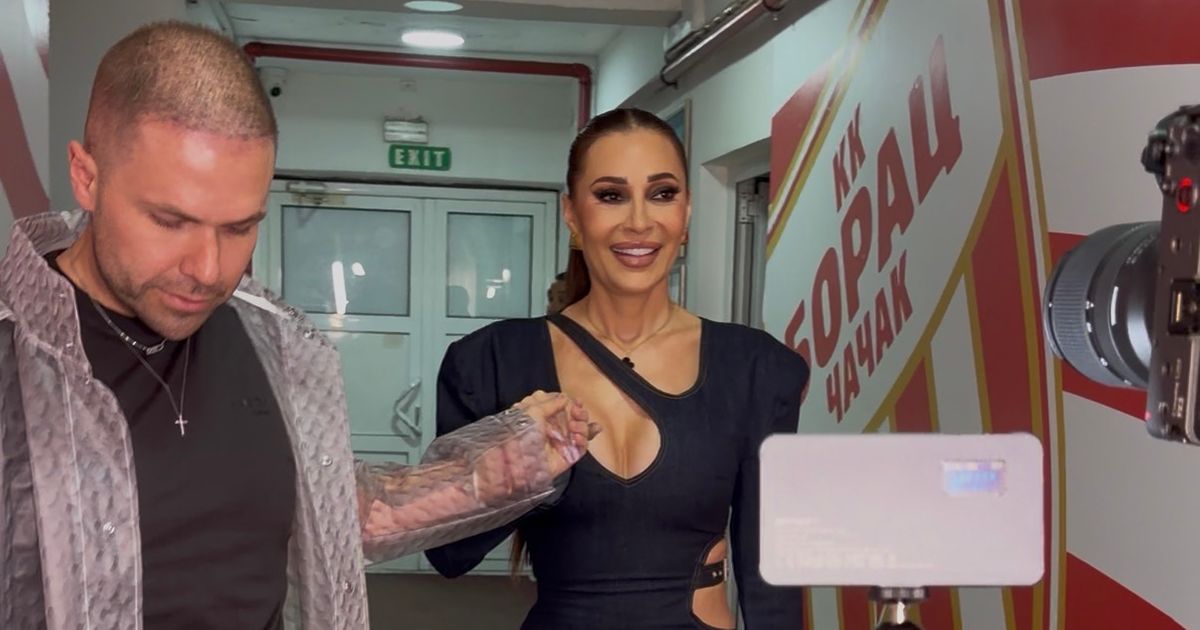 Ceca in a brutal outfit wowed people in Čačak, packed hall in ecstasy! Boots above the knees, her mini skirt is "bursting"