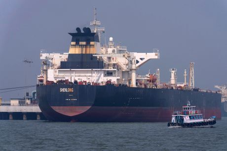 Ormuski moreuz, brod, tanker