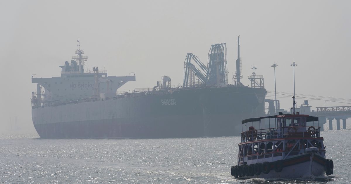 EKONOMSKA BOMBA OTKUCAVA! Ograničen prolaz kroz Ormuski moreuz uprkos prekidu vatre