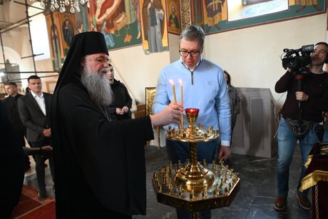 Iguman Petar i Aleksandar Vučić