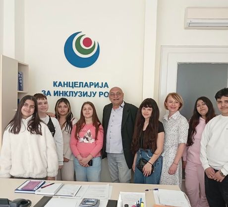 Učenici iz Bačkog Monoštora posetili Kancelariju za inkluziju Roma u Novom Sadu
