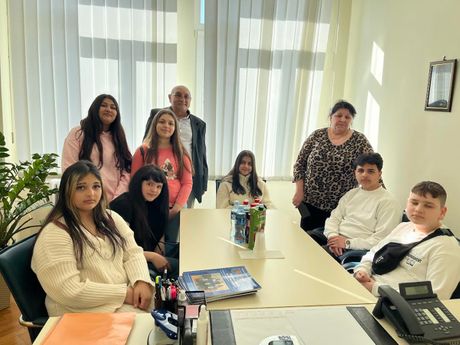 Učenici iz Bačkog Monoštora posetili Kancelariju za inkluziju Roma u Novom Sadu