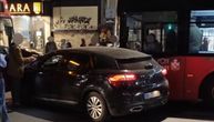 Haos u centru Beograda: Vozač automobila izašao, psovao vozača GSP, ljudi se okupili, a onda...
