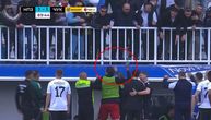 Vladimir Stojković hteo da gađa flašicom navijače Novog Pazara, oni mu skandirali "Mustafa": Neverovatne scene