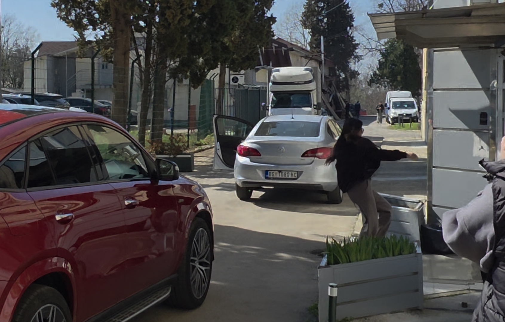 Ana Sević se pojavila u javnosti nakon sahrane Darkovog brata, pa prisutne šokirala ponašanjem