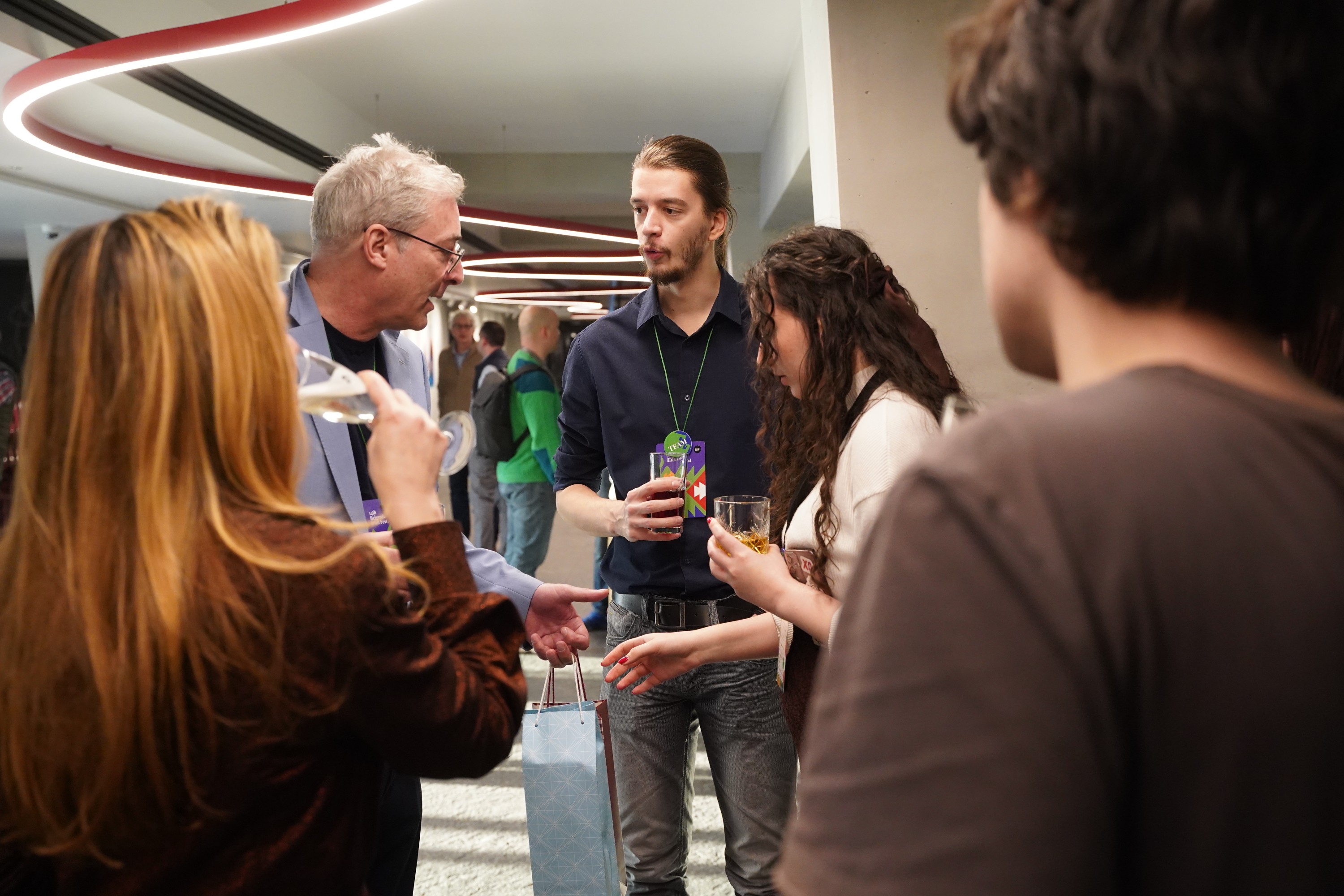 Multimedijalna izložba umetnika iz Irske otvorena u Komtrejdu, kompanija u ovoj zemlji ima velike planove