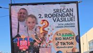 Ovo je najjača rođendanska čestitka o kojoj bruji celo Pančevo: Tata zakupio bilbord za dvogodišnjeg sina
