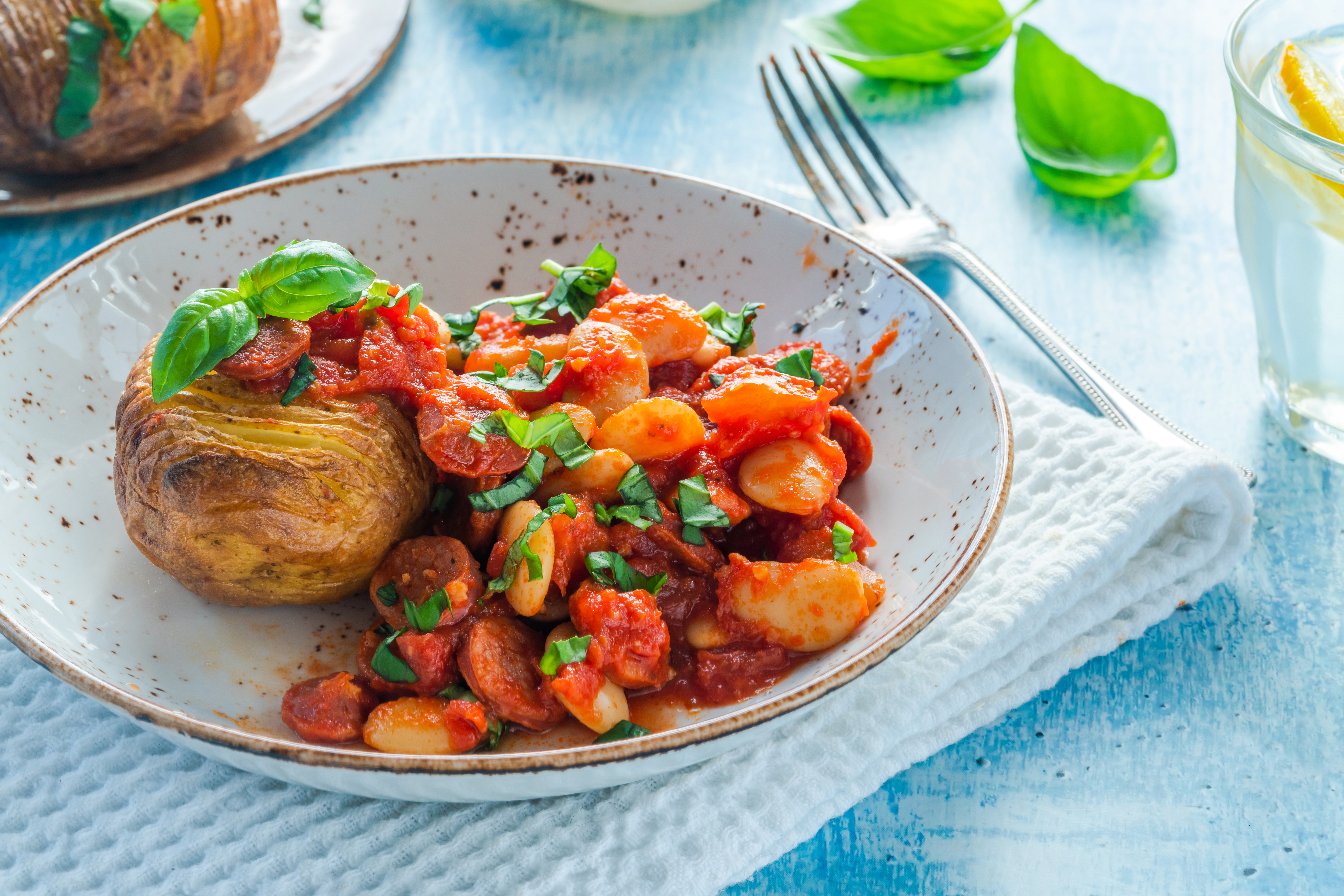 Bez zaprške i dugog kuvanja: Recept za posni kremasti beli pasulj iz jednog tiganja