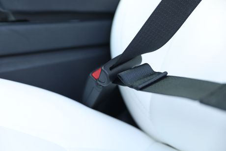 Mala omča, pojas, automobil