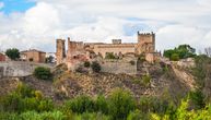 Deo španskog zamka iz 15. veka se srušio pred zaprepašćenim turistima: Kulu dokusurile jake padavine?