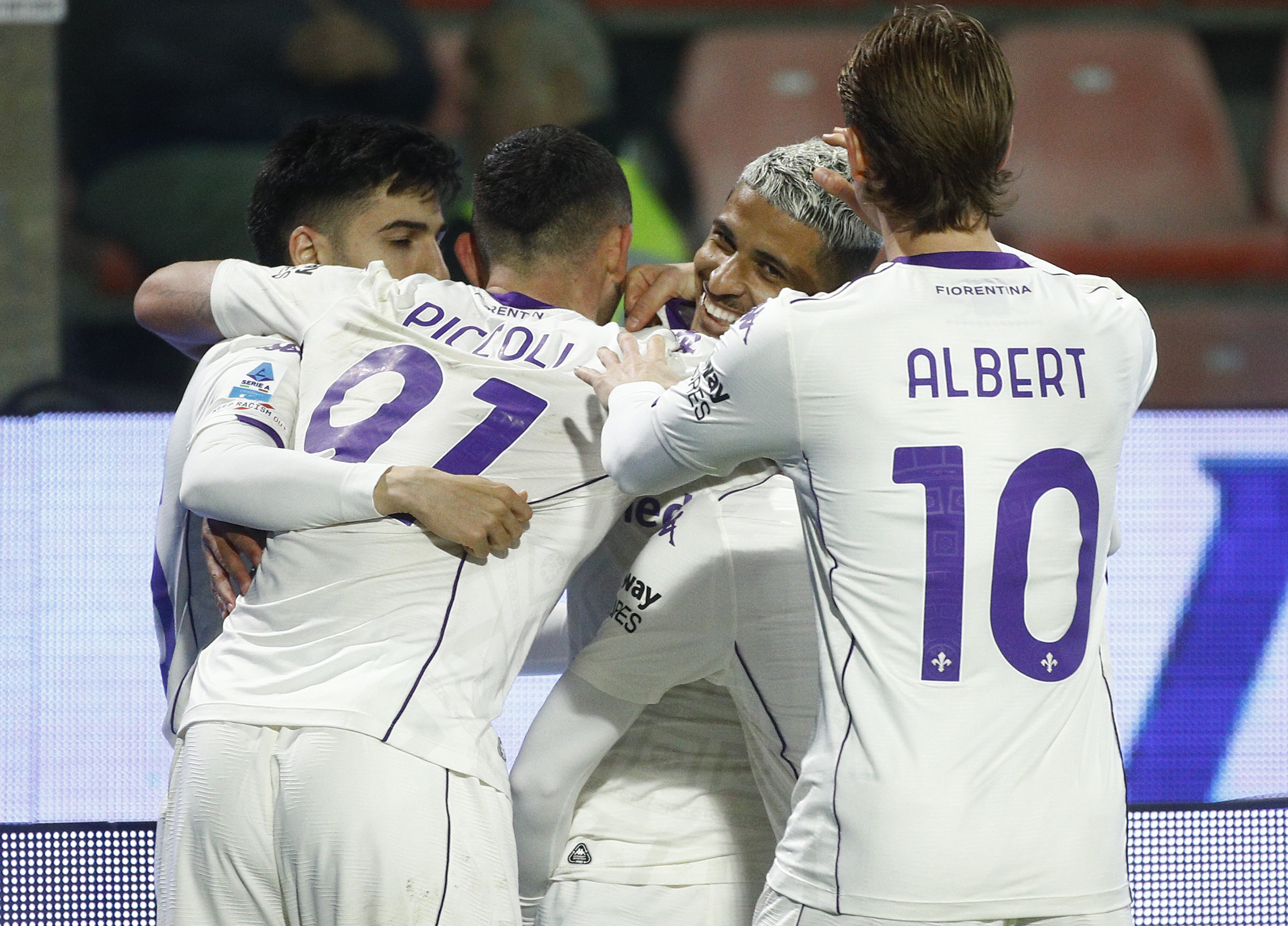 Fiorentina spakovala "poker" golova i pobegla sa dna Serije A