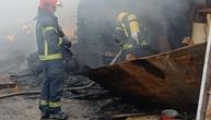 DRAMA U DOLJEVAČKOM SELU: Mladić (20) zapalio porodičnu kuću, policija ga brzo identifikovala!