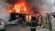 Drama u Mladenovcu: Buknuo požar u krugu firme, povređena vlasnica susednog objekta