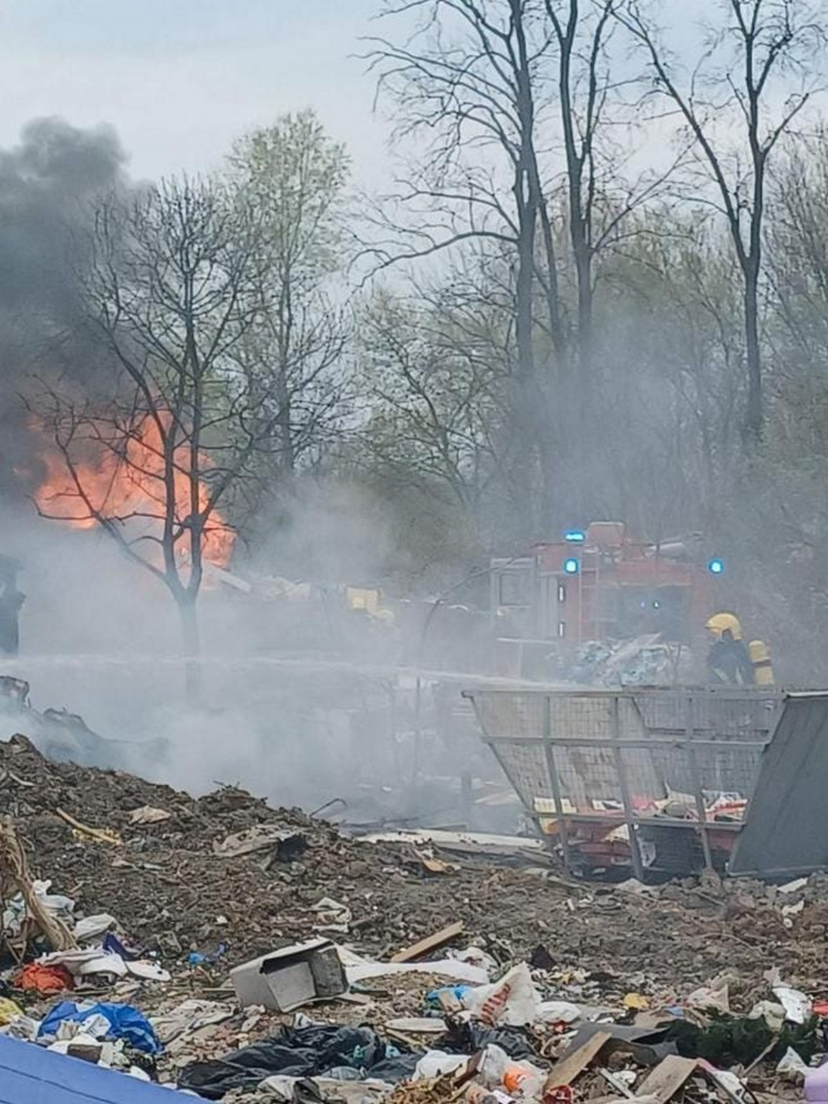 Lokalizovan ogroman požar na Čukarici: Zapalile se 3 barake