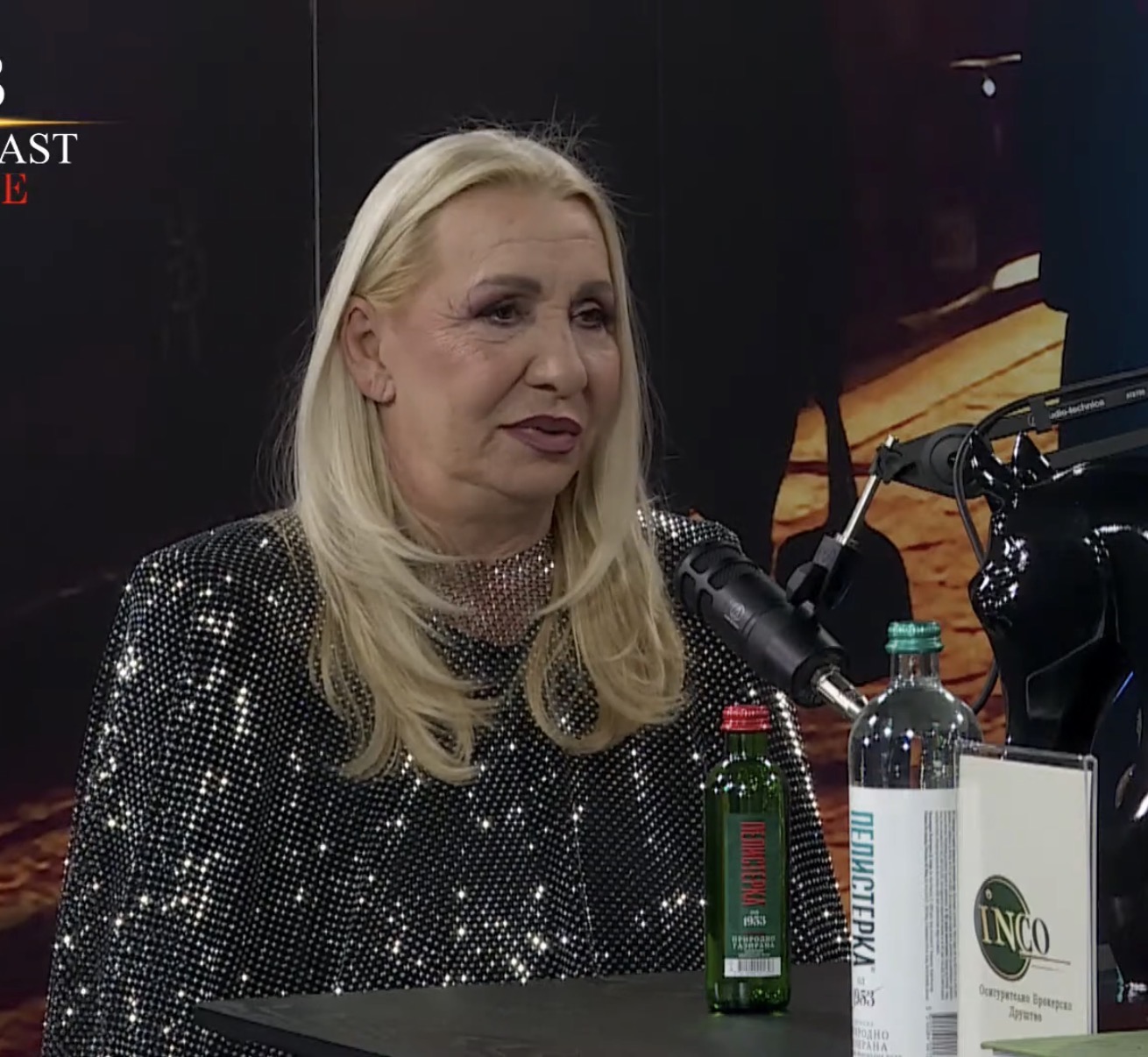 "Estrada se pretvorila u buvlju pijacu!" Voditelj opleo po Cetinskom i Vesni Zmijanac: "Ona ne može da hoda"