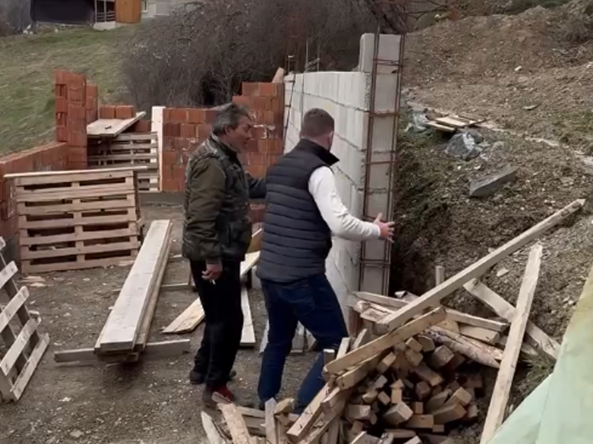 Šestoro Metića sa Golije dobiće novu kuću, a male želje su već ispunjene: Šutira se lopta i uči bicikl da vozi