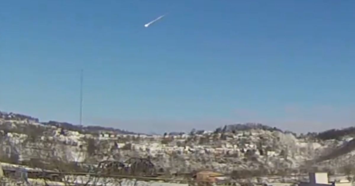 EXPLOSION IN THE SKY HEARD, THEN SHAKING BEGAN: People panicking, SHARING VIDEOS, not knowing what hit them!