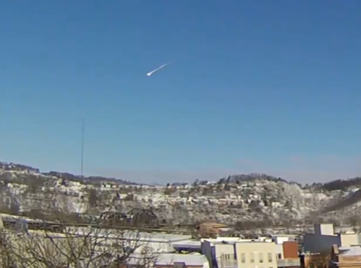 Čula se EKSPLOZIJA NA NEBU, a onda je počelo da trese: Ljudi u panici DELE SNIMKE, ne znaju šta ih je snašlo!