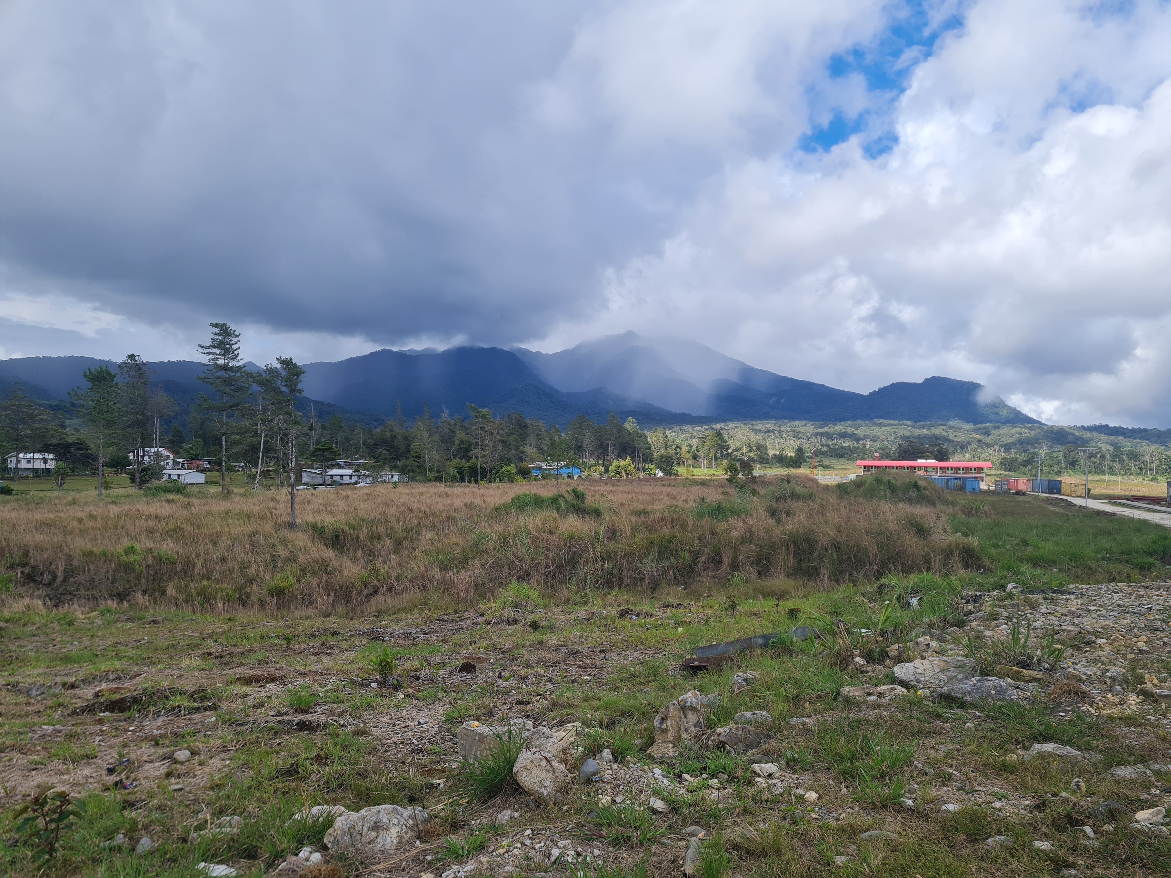 Žene pale na lomači u savremenoj "epidemiji" suđenja vešticama: Ovde vladaju mitovi, siromaštvo i bezakonje