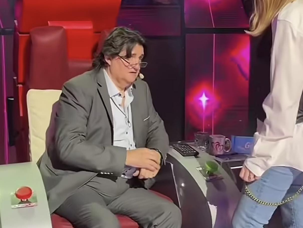 Isplivao snimak iz studija: Kemiš se pojavio na snimanju da zameni Zoricu, a niko mu ne prilazi sem NJE