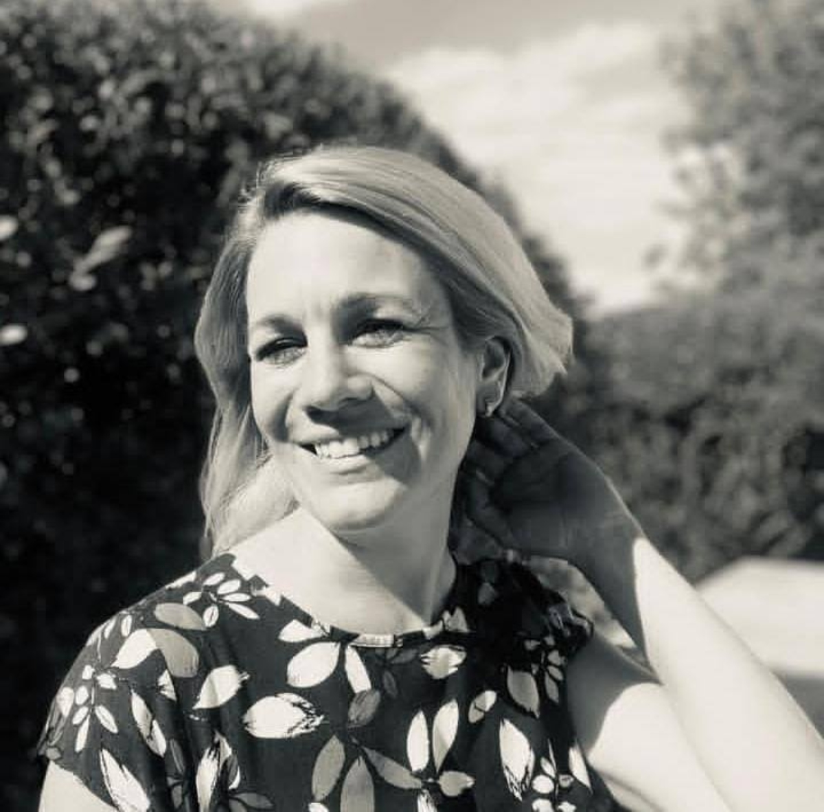 Nastavnici i učenici opraštaju se od lepe profesorke: Umrla Sonja, bila je stub Goloboka i veliki uzor