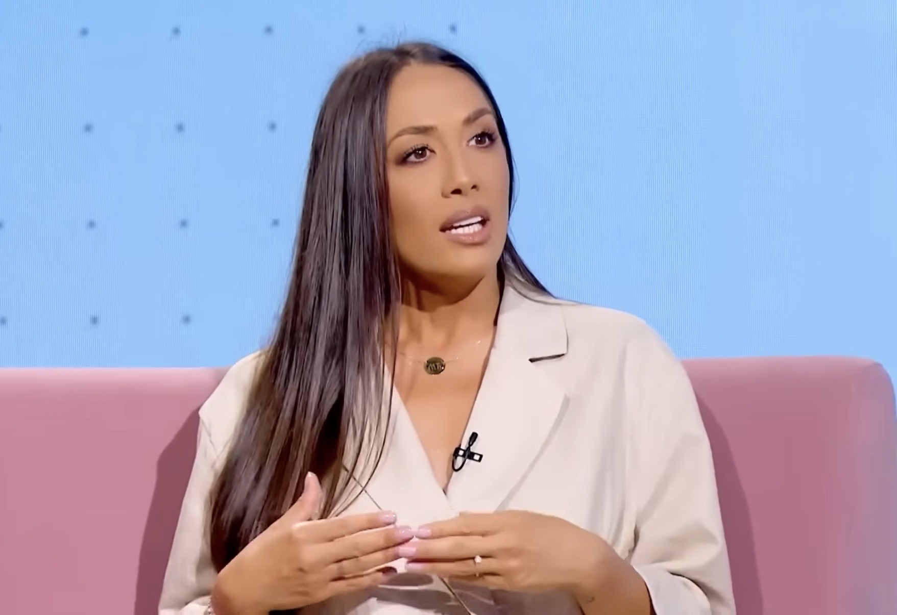 "Videla sam više srećnih parova koji NEMAJU DECU" Naša pevačica (39) burno reagovala na pitanje o majčinstvu