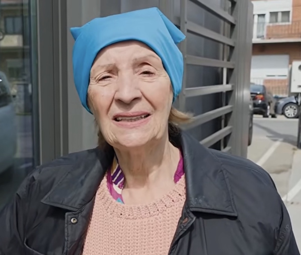 Lepa Lukić se srušila u prodavnici: Pevačica zadobila dva preloma, završila u gipsu