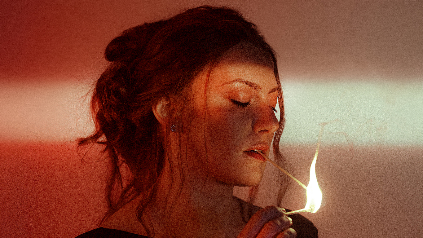 Jelena Pranić objavila englesku verziju hita "Verovala sam": Pogledajte novi spot za pesmu "I Held On"