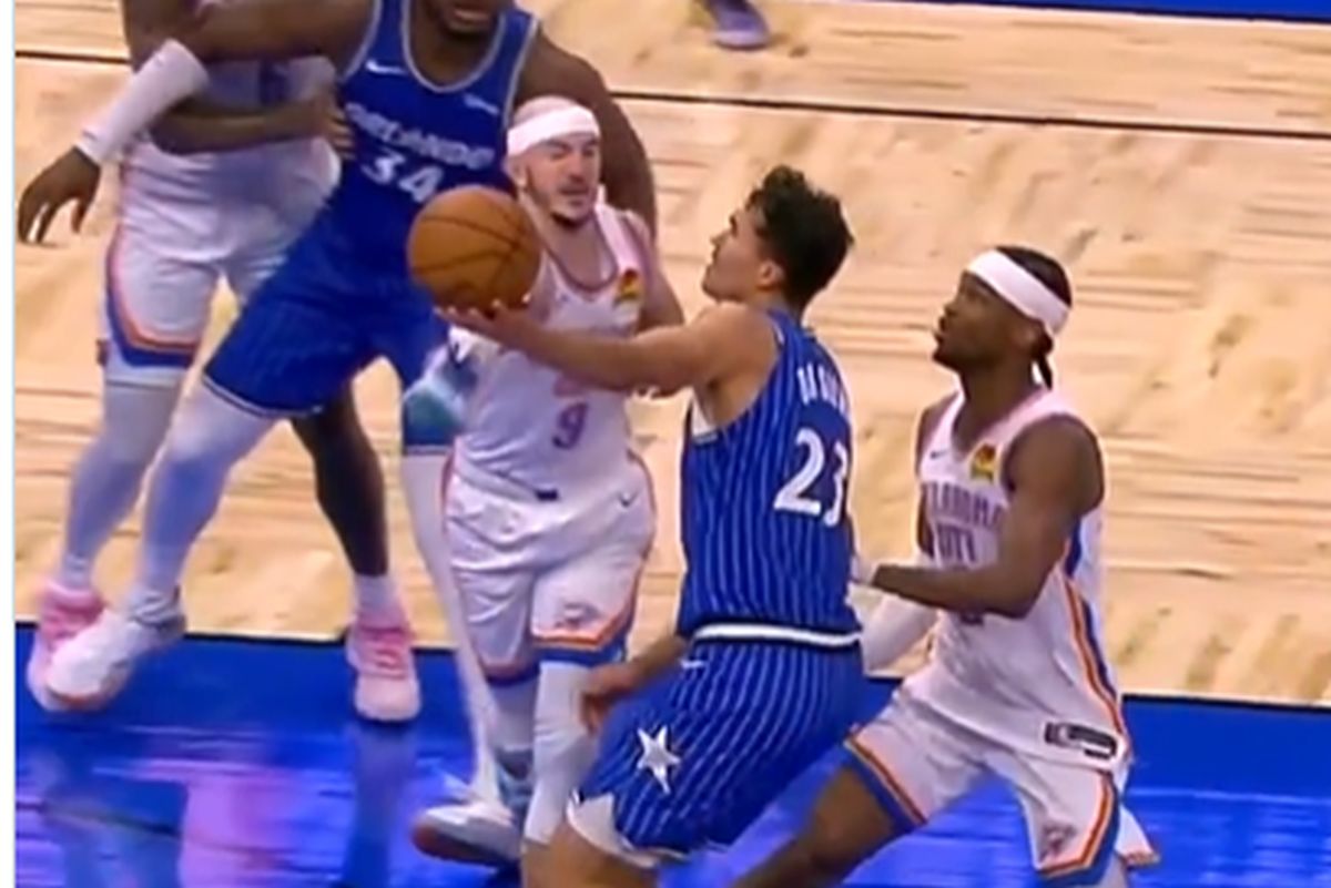 Nestvarna scena u Orlandu: Igrač patikom (?!) udario najluđu rampu u istoriji NBA lige