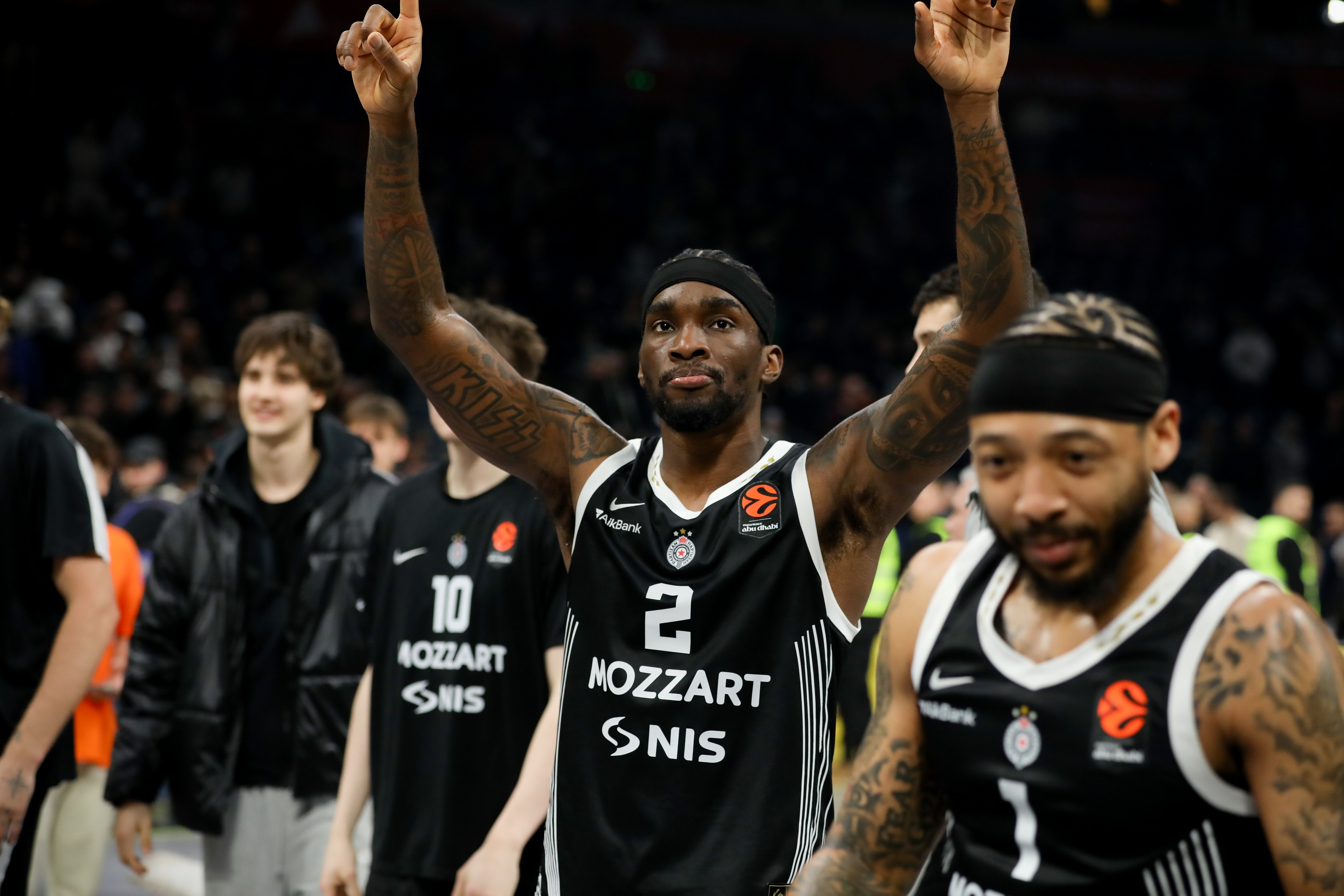 Veliki problem za Partizan pred večiti derbi: Bek crno-belih završio sezonu