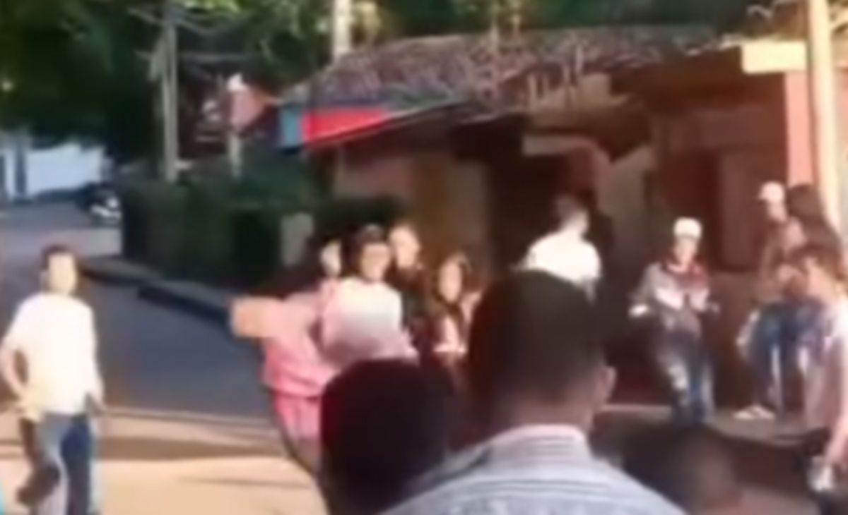 Pogledajte brutalan nokaut boksera koji preti Srbinu: Napio se, pa na ulici patosirao farmera jednim udarcem!