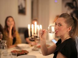 večera, vino, žena, prijatelji, piće