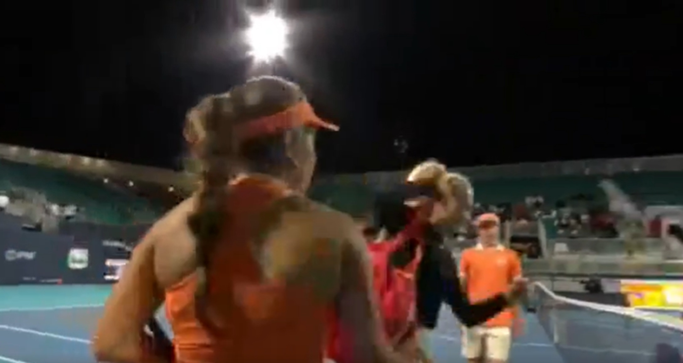 Grend slem šampionka ljutito izašla sa terena: Publika navijala protiv nje, protivnicu je ostavila u šoku!