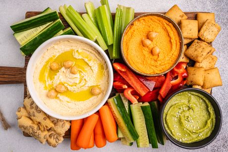 humus i povrće