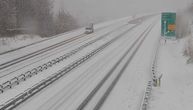 Sneg pravi haos u Hrvatskoj: Na Zavižanu više od pola metra snežnog pokrivača, zavejan i auto-put A6