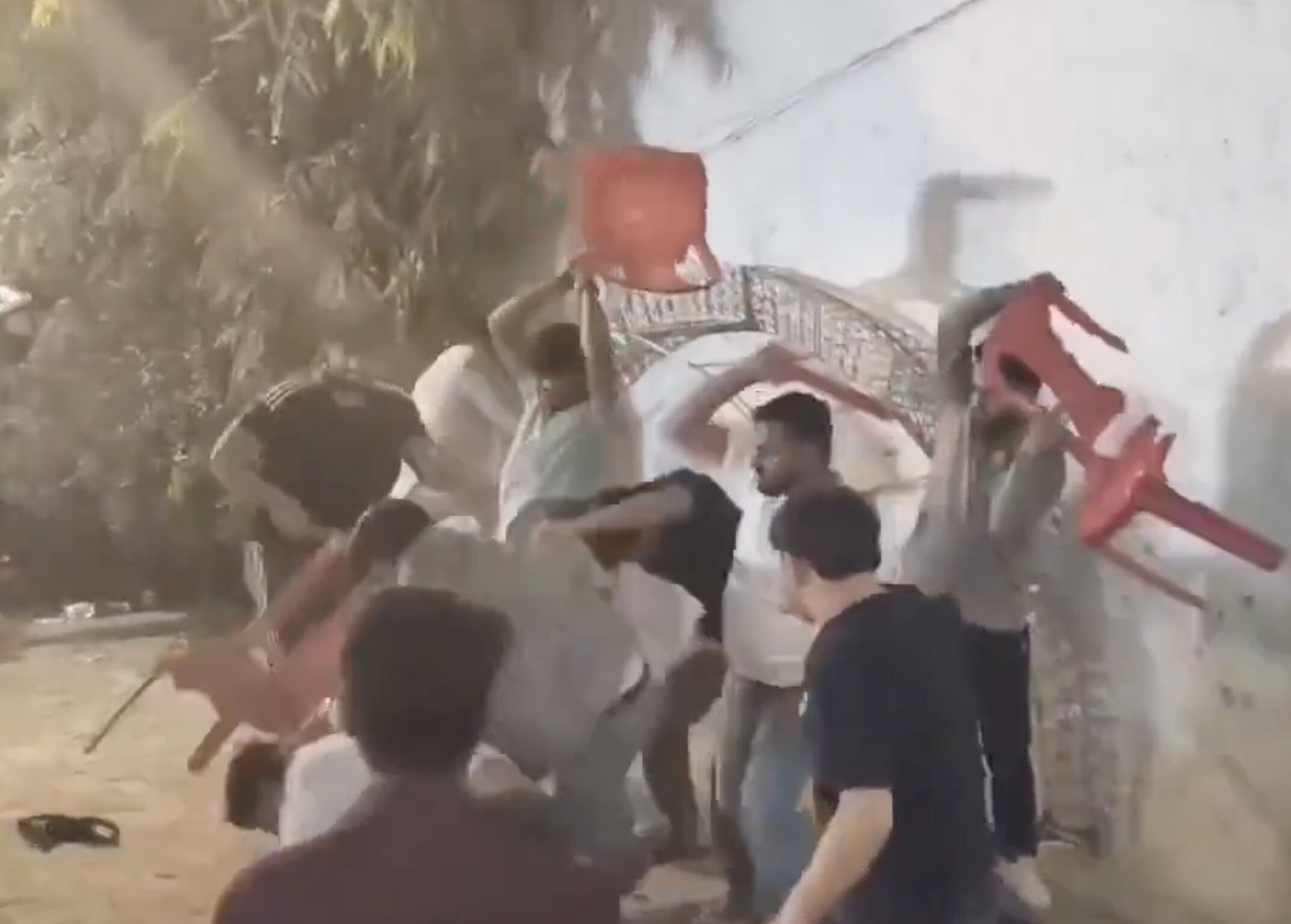 BRUTALNA MAKLJAŽA NA SVADBI Letele pesnice i stolice! Nije se znalo ko koga udara, a tek da čujete razlog