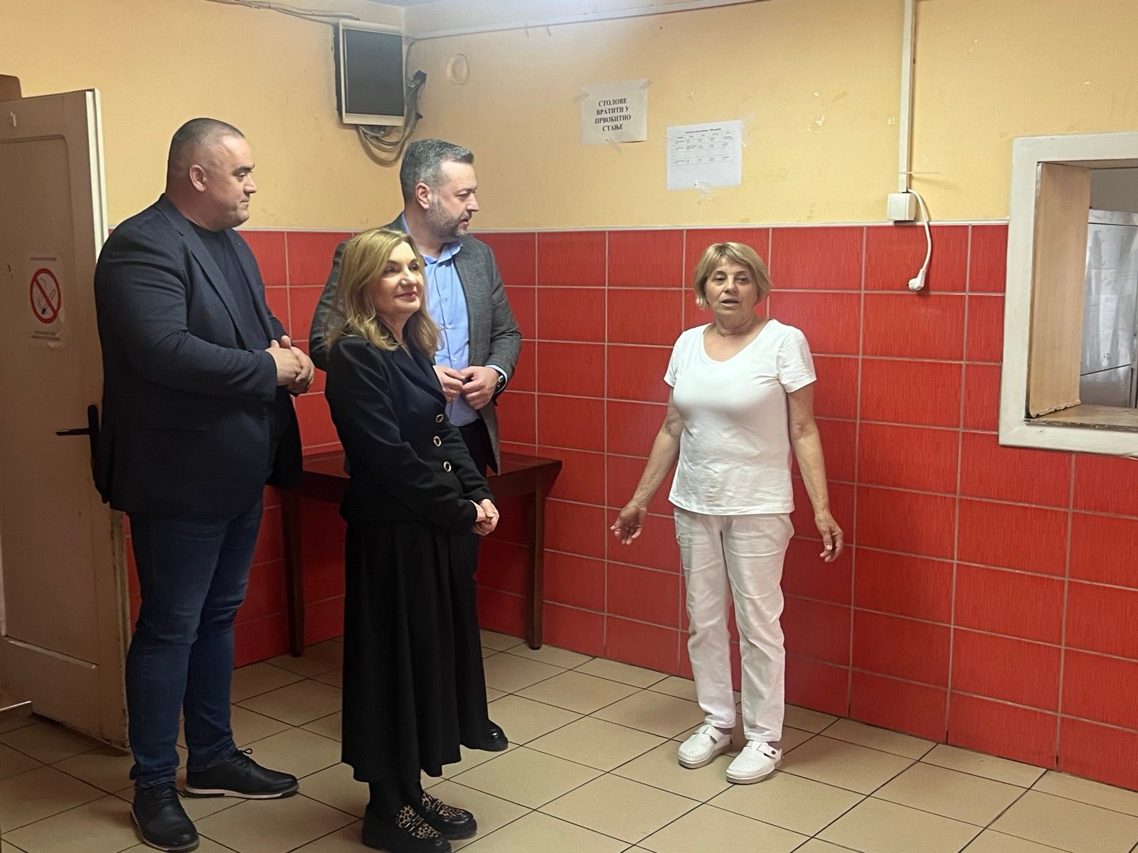 Ministarstvo prosvete ulaže u digitalizaciju: Laptop računari i elektronski upis za đake u Knjaževcu