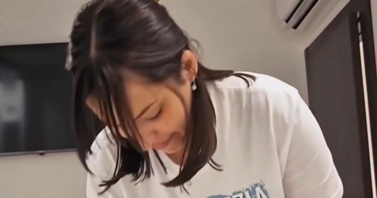 Pevačica se oglasila, njena ćerka završila na inhalaciji: Nedavno se porodila, sad oglasila zbog problema