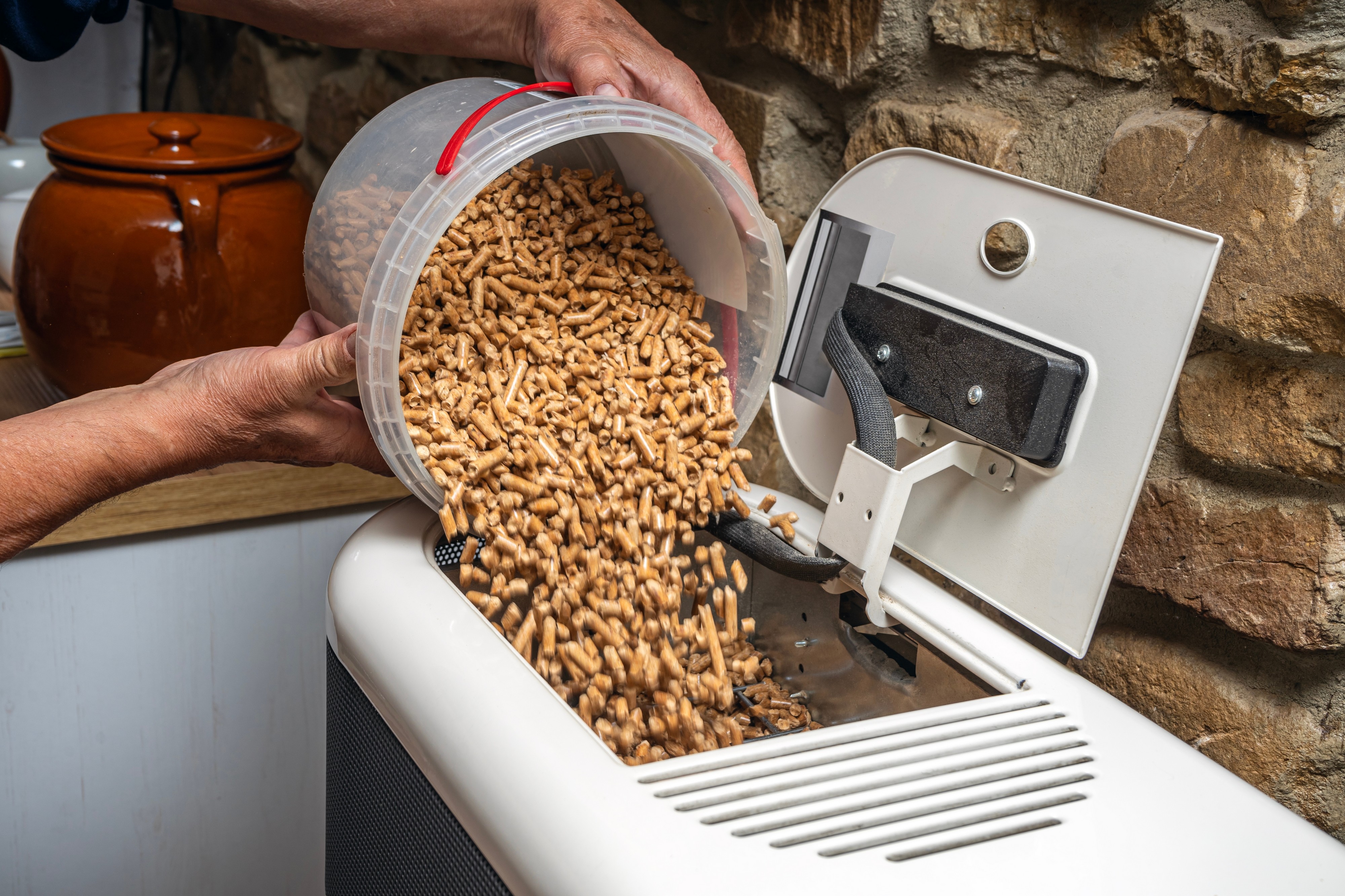 Kada je najbolje kupovati pelet? Cena ove zime bila 50.000 za tonu, već sada košta 6.000 manje