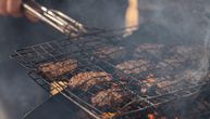 UMALO IZGUBILI GLAVU! Cela porodica završila u bolnici zbog roštilja: Pogledajte gde su raspalili vatru