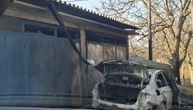 PRVE FOTOGRAFIJE SA MESTA NAPADA: Policija ispituje zgarište na Zvezdari, meta piromana BMW stranih tablica!
