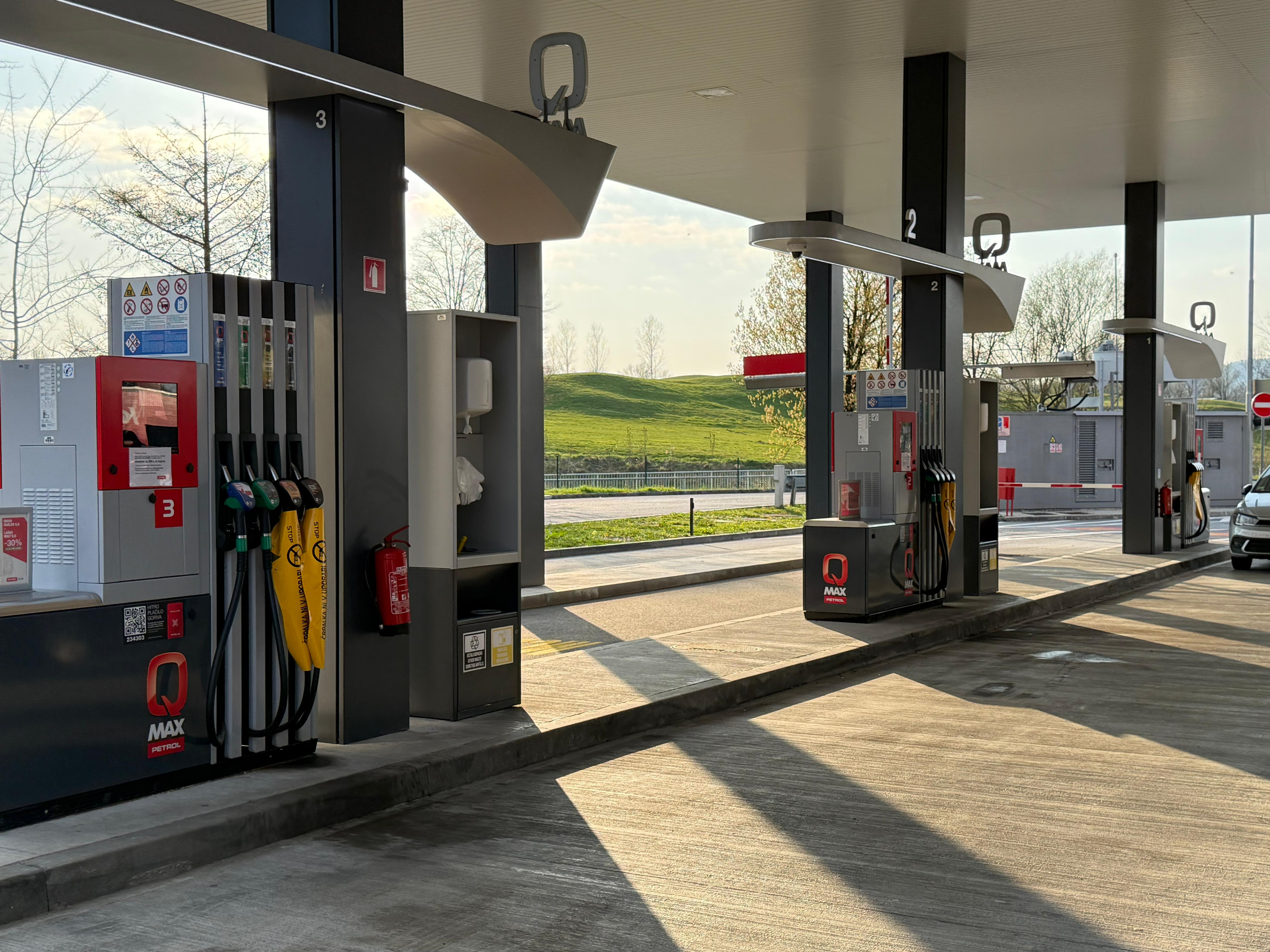 Dnevno ograničenje: 50 litara po osobi, 200 litara za firme - Talas restrikcije goriva se širi